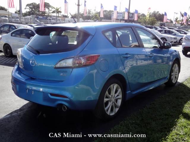 Mazda 3 2011 photo 2