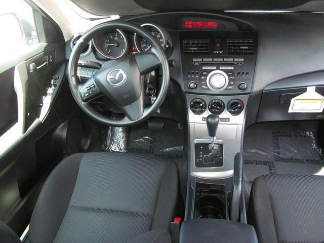 Mazda 3 2011 photo 1