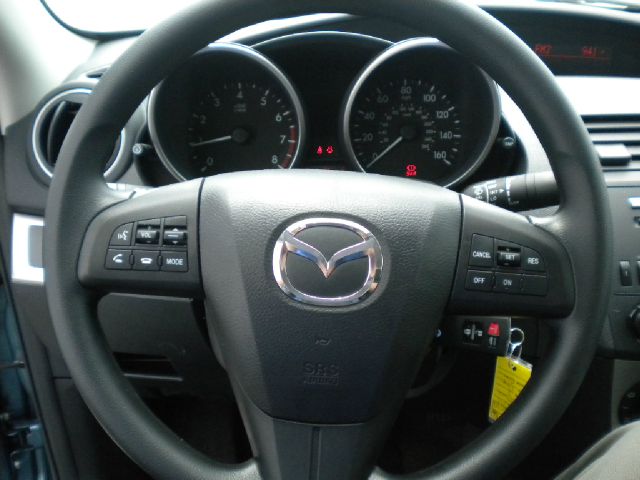 Mazda 3 2011 photo 2