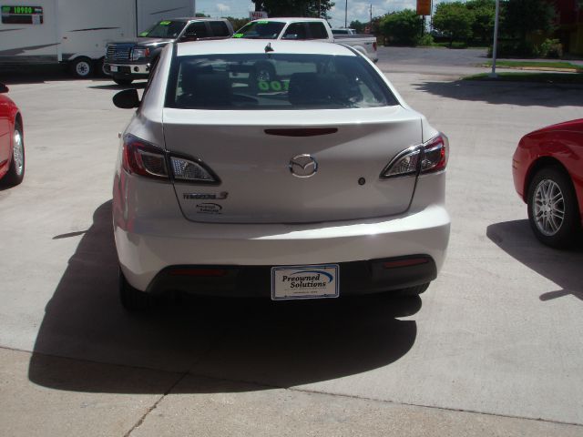 Mazda 3 2011 photo 2