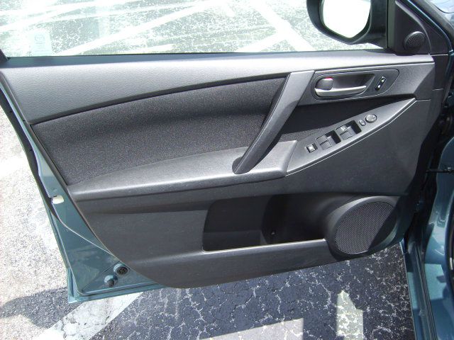 Mazda 3 2011 photo 14