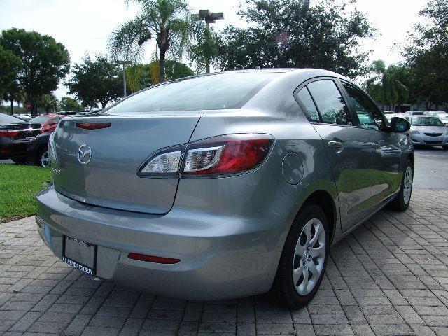 Mazda 3 2013 photo 1