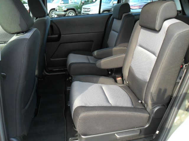 Mazda 5 2007 photo 2