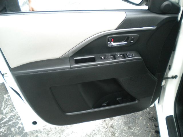 Mazda 5 2012 photo 11