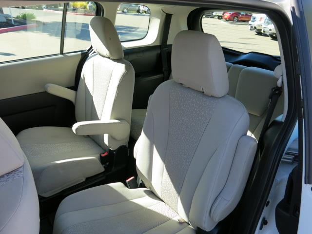 Mazda 5 2012 photo 2