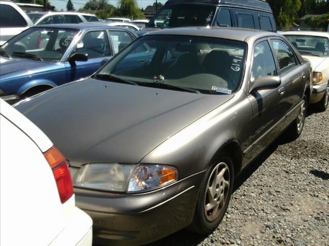 Mazda 626 2000 photo 2