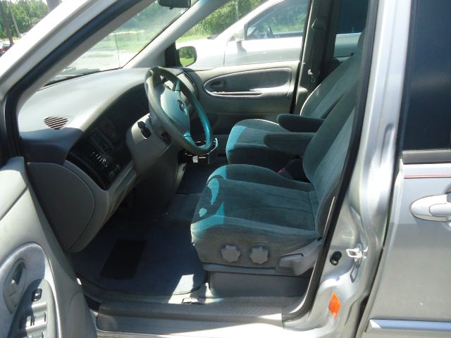 Mazda MPV 2000 photo 2