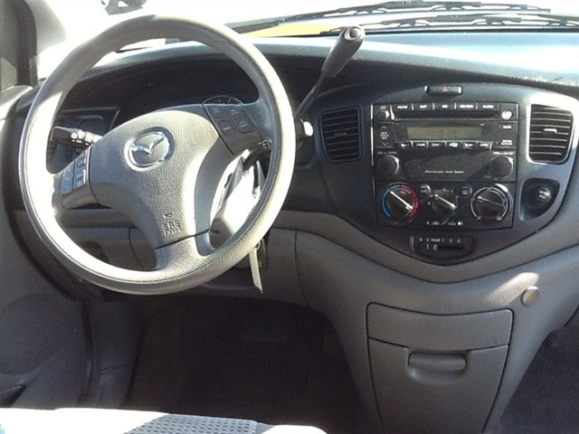 Mazda MPV 2004 photo 2