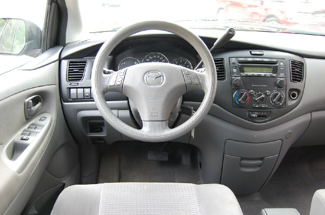 Mazda MPV 2005 photo 2