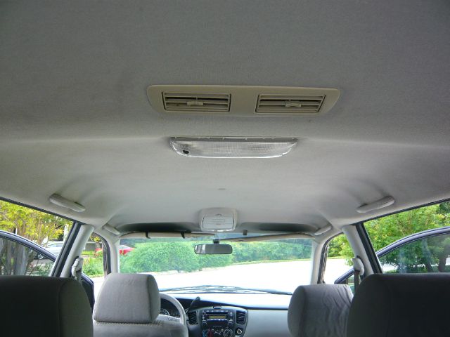 Mazda MPV 2005 photo 1