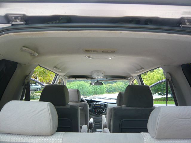 Mazda MPV 2005 photo 22