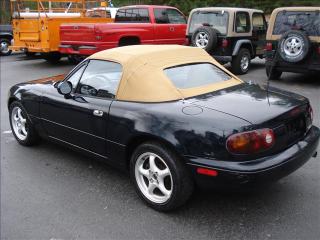 Mazda MX-5 Miata 1995 photo 2