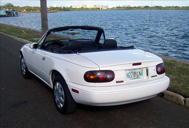 Mazda MX-5 Miata 1997 photo 2