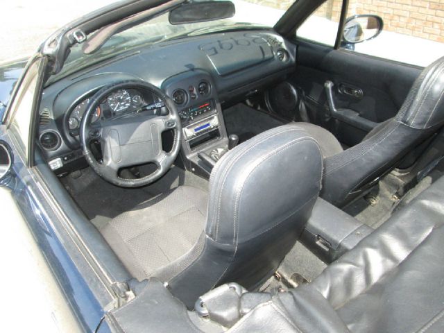 Mazda MX-5 Miata 1997 photo 2