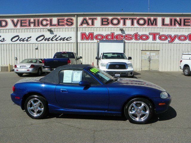 Mazda MX-5 Miata 1999 photo 2