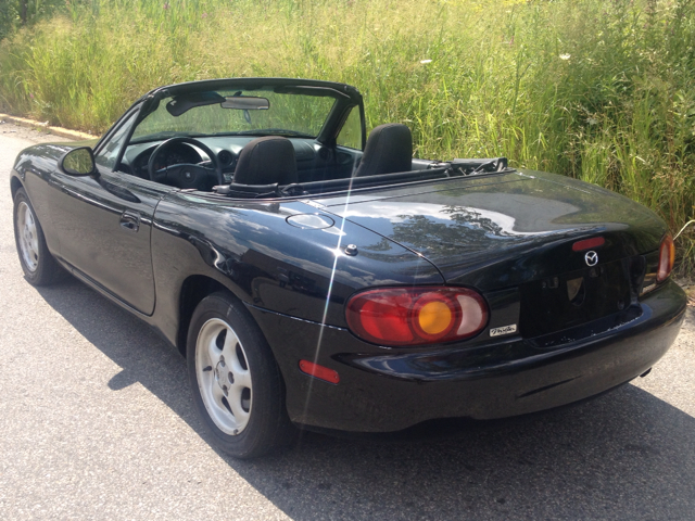 Mazda MX-5 Miata Base Convertible