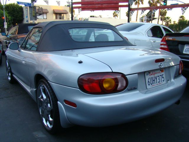 Mazda MX-5 Miata 2000 photo 2