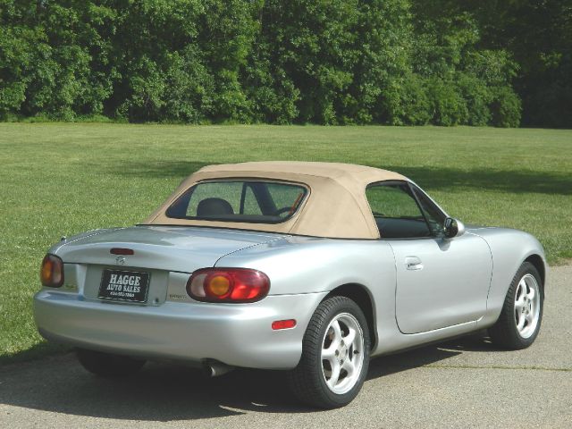 Mazda MX-5 Miata 2000 photo 4