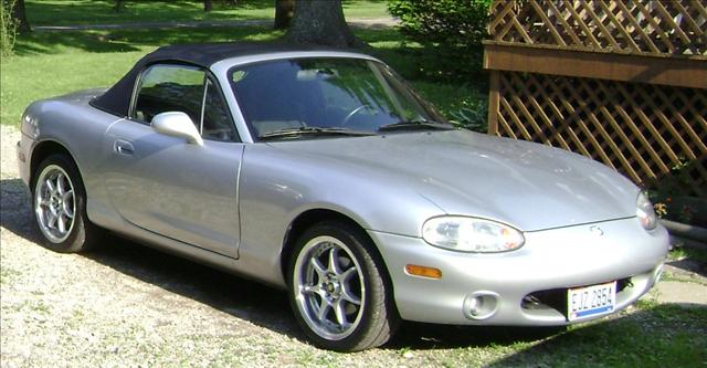 Mazda MX-5 Miata 2000 photo 2