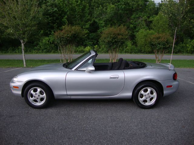 Mazda MX-5 Miata 2000 photo 2