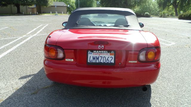 Mazda MX-5 Miata 2000 photo 4