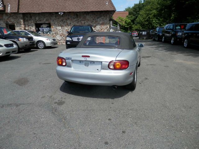 Mazda MX-5 Miata 2000 photo 4