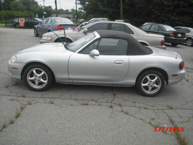 Mazda MX-5 Miata 2001 photo 2