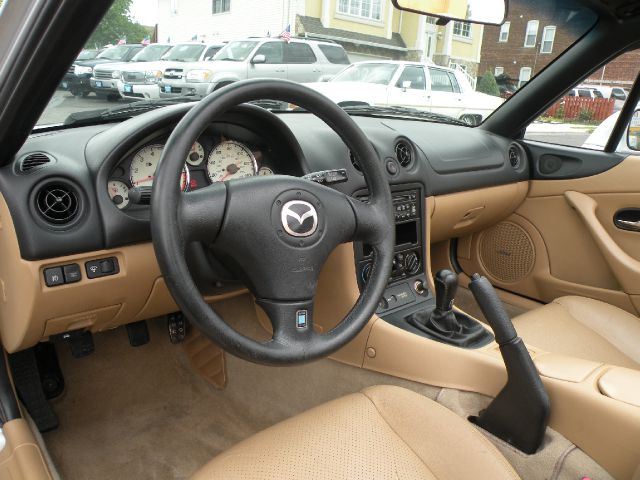 Mazda MX-5 Miata 2001 photo 10