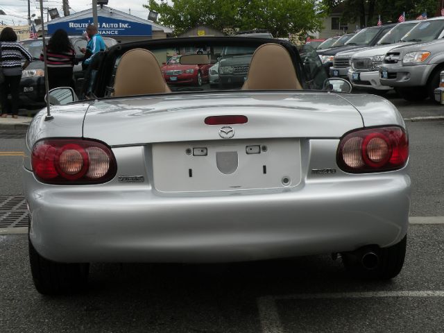 Mazda MX-5 Miata 2001 photo 12