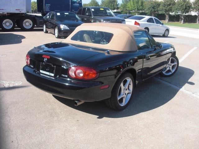 Mazda MX-5 Miata 2001 photo 2