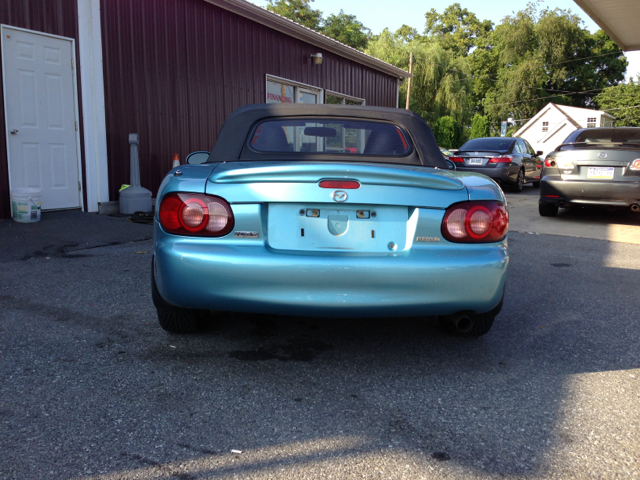 Mazda MX-5 Miata 2001 photo 2