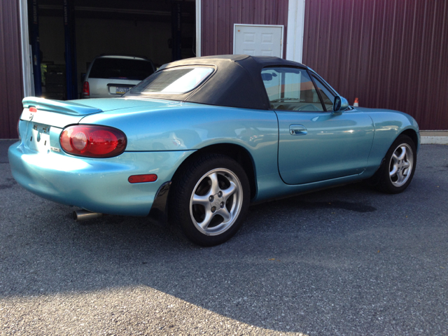 Mazda MX-5 Miata 2001 photo 4