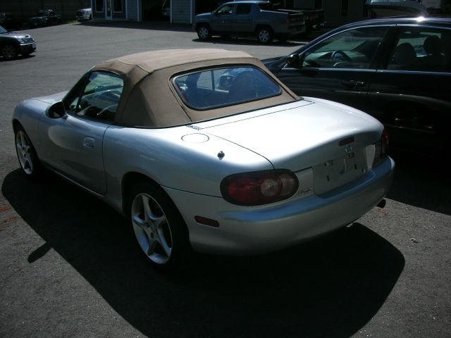 Mazda MX-5 Miata 2002 photo 2