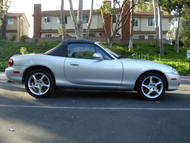 Mazda MX-5 Miata 2002 photo 2