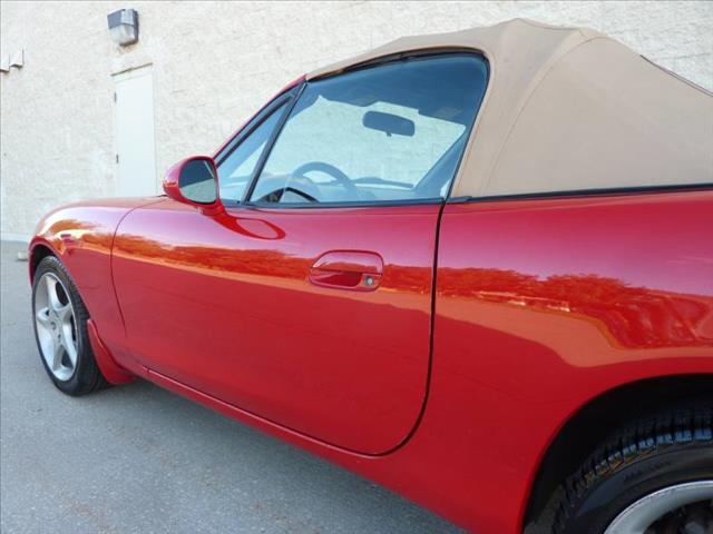 Mazda MX-5 Miata 2002 photo 23