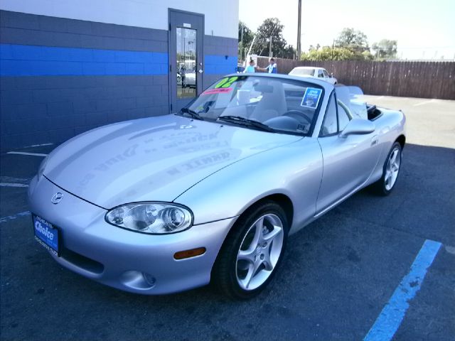 Mazda MX-5 Miata 2002 photo 2