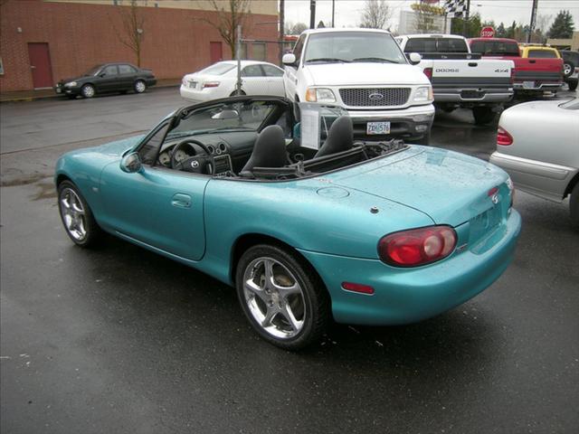 Mazda MX-5 Miata 2003 photo 2