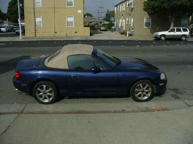 Mazda MX-5 Miata 2003 photo 2