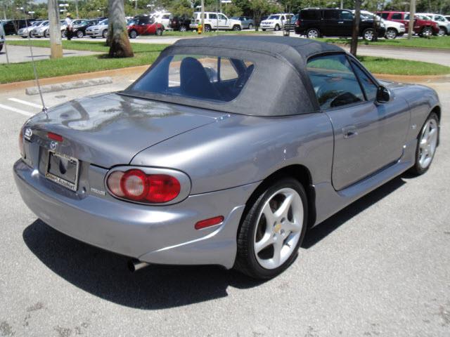 Mazda MX-5 Miata 2003 photo 2