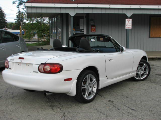 Mazda MX-5 Miata 2004 photo 2