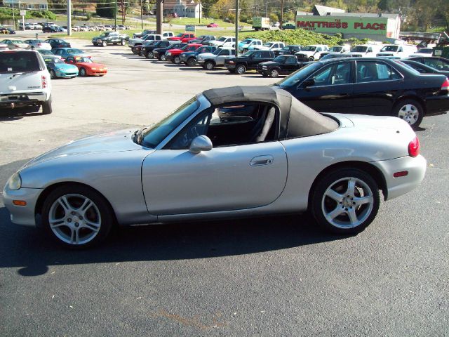 Mazda MX-5 Miata 2004 photo 12