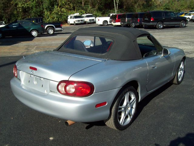 Mazda MX-5 Miata 2004 photo 9