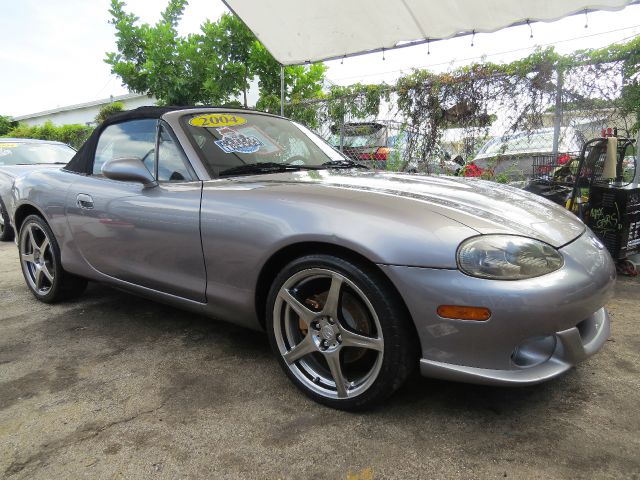 Mazda MX-5 Miata 2004 photo 2