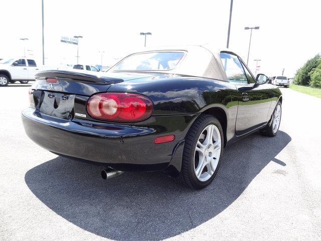 Mazda MX-5 Miata 2004 photo 3