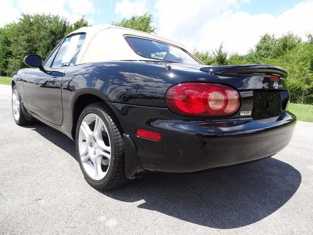 Mazda MX-5 Miata 2004 photo 4