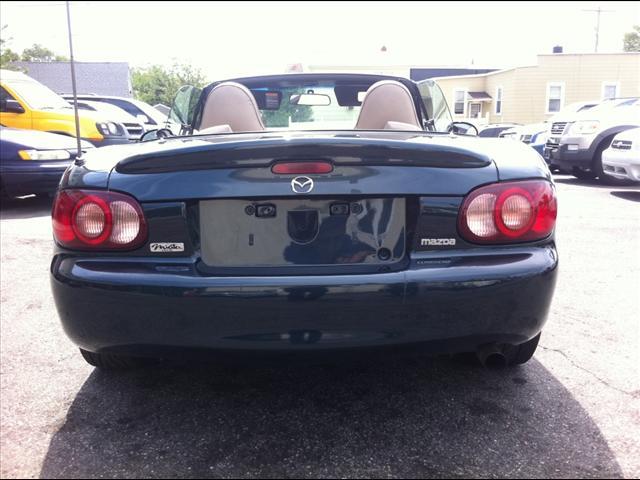 Mazda MX-5 Miata 2005 photo 4