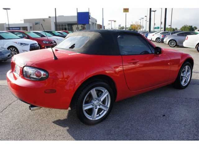 Mazda MX-5 Miata 2006 photo 2