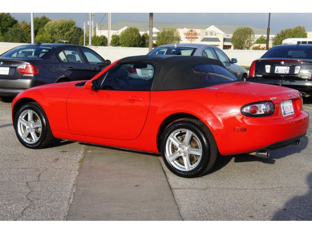 Mazda MX-5 Miata 2006 photo 4