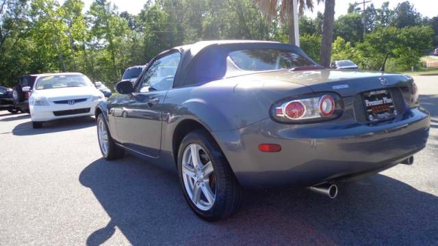 Mazda MX-5 Miata 2006 photo 19