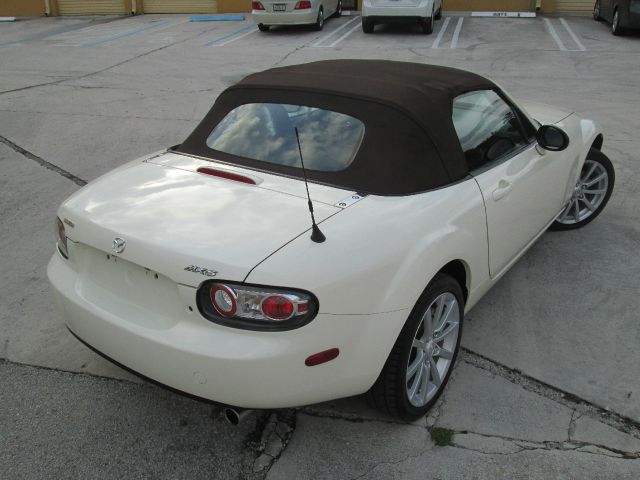 Mazda MX-5 Miata 2006 photo 3